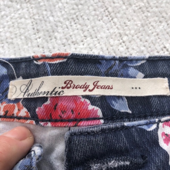 Vintage size 26 Brody flowery short shorts by bootlegger. - Picture 3 of 6